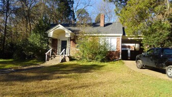 1103 Military Rd in Columbus, MS - Building Photo