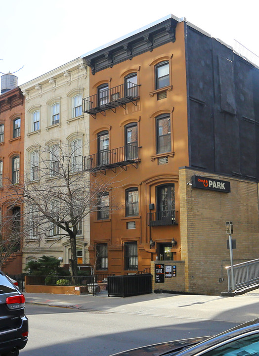 206 E 18th St in New York, NY - Building Photo