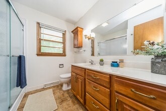 8416 Airline Ave in Urbandale, IA - Building Photo - Building Photo