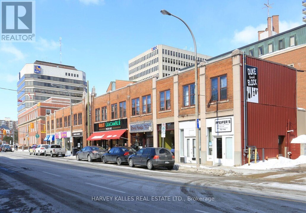 10-10 Duke St E in Kitchener, ON - Building Photo