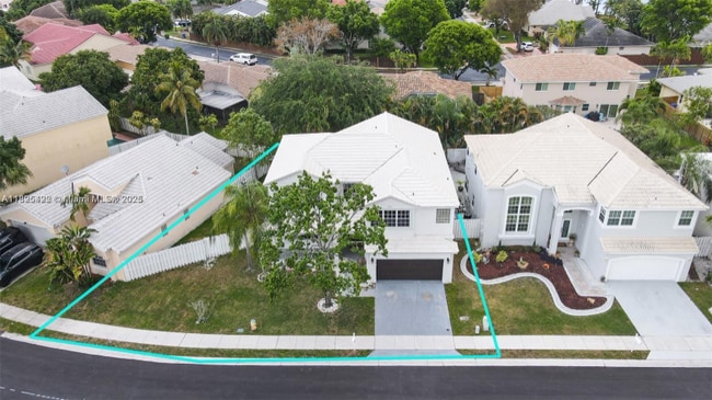 1127 SW 104th Way in Pembroke Pines, FL - Building Photo - Building Photo