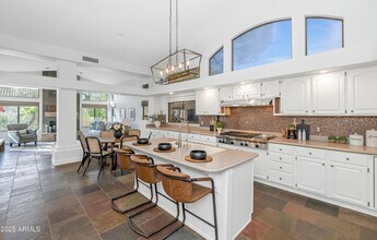 5507 E Shea Blvd in Scottsdale, AZ - Foto de edificio - Building Photo