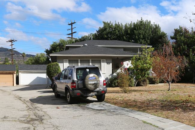 1239 N Verdugo Rd in Glendale, CA - Foto de edificio - Building Photo