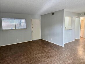 8909 Parkfield Dr in Austin, TX - Building Photo - Building Photo