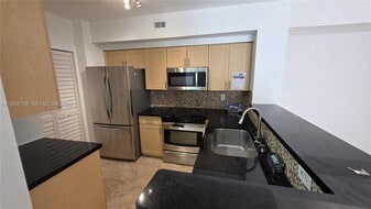 2090 W Preserve Way in Miramar, FL - Building Photo