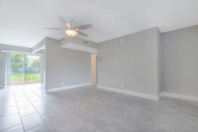 8923 Sunset Dr in Palm Beach Gardens, FL - Building Photo - Building Photo