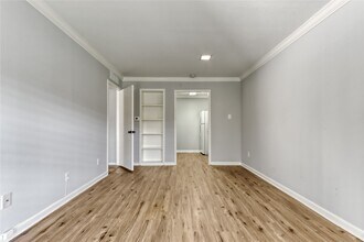 845 Augusta Dr in Houston, TX - Building Photo - Building Photo