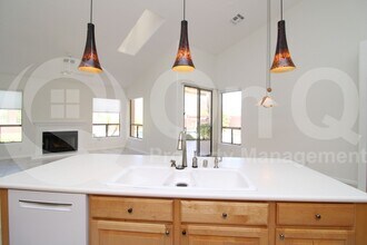 902 E Desert Flower Ln in Phoenix, AZ - Building Photo - Building Photo