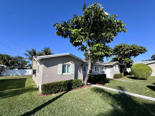 3221 NE 7th Ave in Pompano Beach, FL - Building Photo - Building Photo