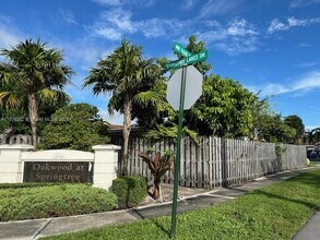 9604 NW 49th St in Sunrise, FL - Building Photo - Building Photo