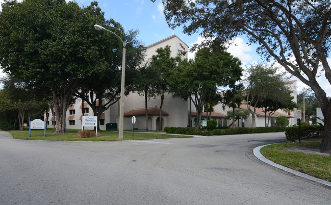 Drexel House Apartments in West Palm Beach, FL - Building Photo - Building Photo