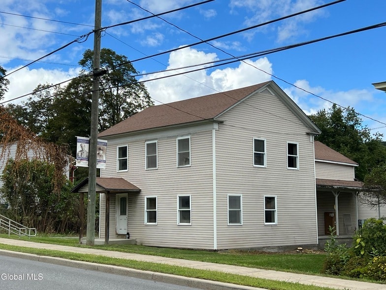 207 E Main St, Unit 1 in Richmondville, NY - Building Photo