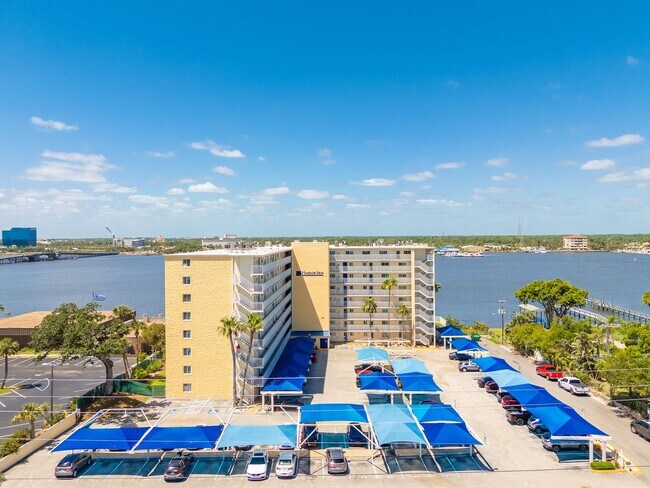 145 N Halifax Ave in Daytona Beach, FL - Building Photo - Building Photo