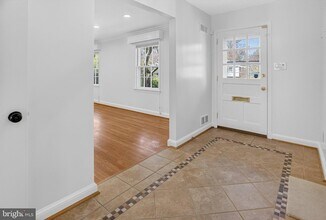 5405 Ridgefield Rd in Bethesda, MD - Building Photo - Building Photo