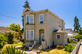 2100 Pacific Ave in Alameda, CA - Building Photo - Building Photo