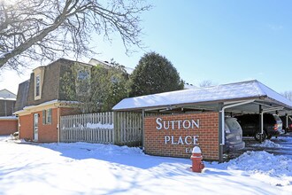 Sutton Place East in Warren, MI - Foto de edificio - Other