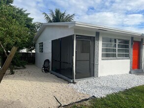 514 SW 7th St, Unit 4 in Hallandale Beach, FL - Building Photo - Building Photo