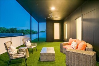 5425 Melrose Ave in Dallas, TX - Foto de edificio - Building Photo