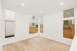 8547 Midvale Ave N in Seattle, WA - Building Photo - Building Photo