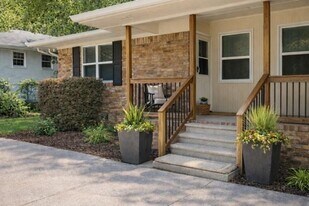 6250 Vera Ln SW in Mableton, GA - Building Photo