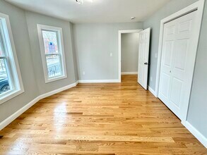 7 Ward St, Unit 1 in Somerville, MA - Building Photo - Building Photo