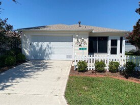 440 Canterbury Ct in the Villages, FL - Building Photo