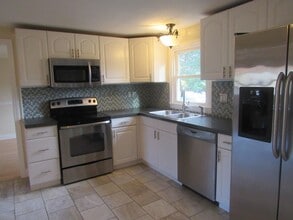 14 Veronica Ave in Salem, NH - Building Photo - Building Photo