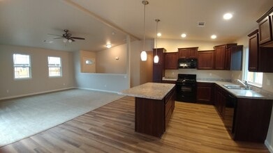 959 August Way in Redding, CA - Building Photo - Building Photo