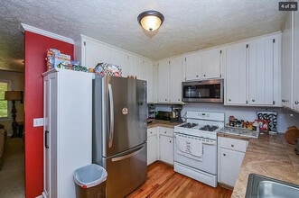 Room in House on Jacee Cir in Canton, GA - Foto de edificio - Building Photo