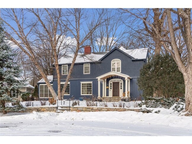 property at 3 Edina Ct