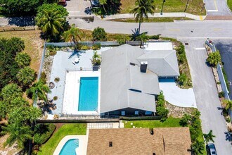 901 Sandy Oaks Dr in Jupiter, FL - Building Photo - Building Photo
