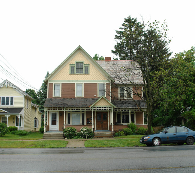 163 Lake Ave in Saratoga Springs, NY - Building Photo - Building Photo