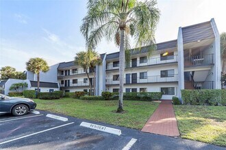 4230 Deste Ct, Unit 305 in Greenacres, FL - Foto de edificio - Building Photo
