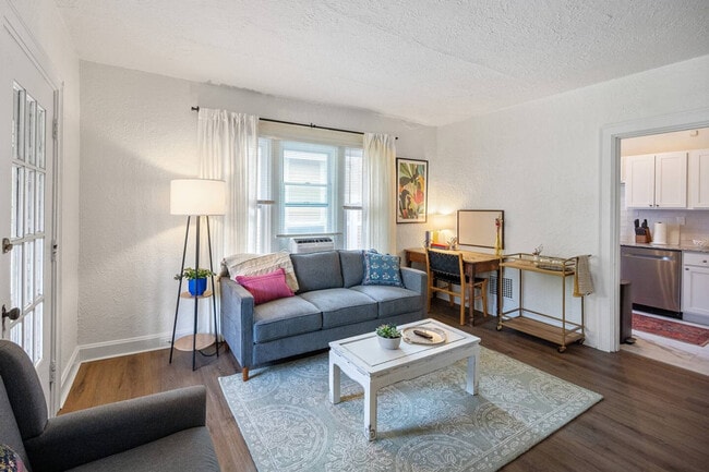 6423 Kennedy Ave in Cincinnati, OH - Foto de edificio - Building Photo