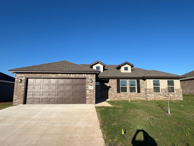 property at 947 N Labrador Ave