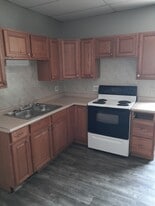 100 Broadway St, Unit 100 1/2 Broadway in Shelby, OH - Building Photo