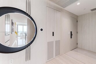 3131 NE 7th Ave, Unit 4001 in Miami, FL - Building Photo - Building Photo
