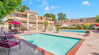 20251 Cohasset St, Unit 5 in Winnetka, CA - Building Photo