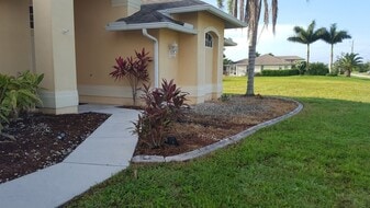 1405 NE 5th Pl in Cape Coral, FL - Building Photo