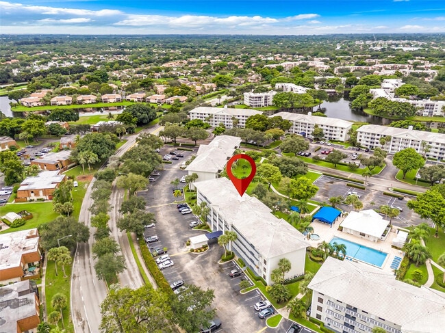 1719 Whitehall Dr in Davie, FL - Building Photo - Building Photo