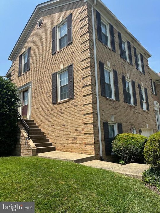 2016 Pieris Ct in Vienna, VA - Building Photo