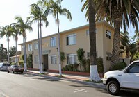 7129-7135 Stafford Ave in Huntington Park, CA - Foto de edificio - Building Photo