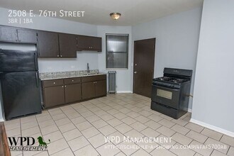 2508 E 76th St in Chicago, IL - Building Photo - Building Photo