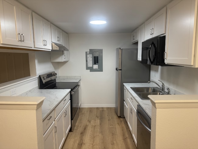 18043 E Ohio Ave in Aurora, CO - Building Photo - Building Photo