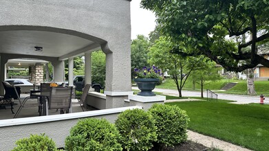 6020 McGee St in Kansas City, MO - Building Photo - Building Photo