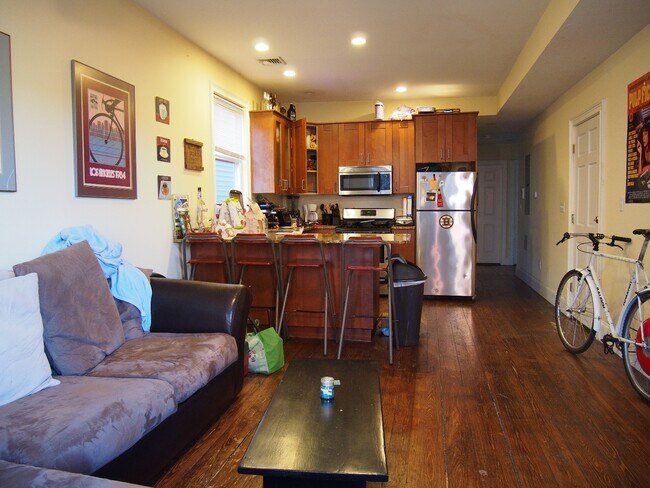 731 Parker St, Unit 2 in Boston, MA - Foto de edificio - Building Photo