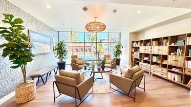 355 N Cleveland St in Oceanside, CA - Building Photo - Building Photo