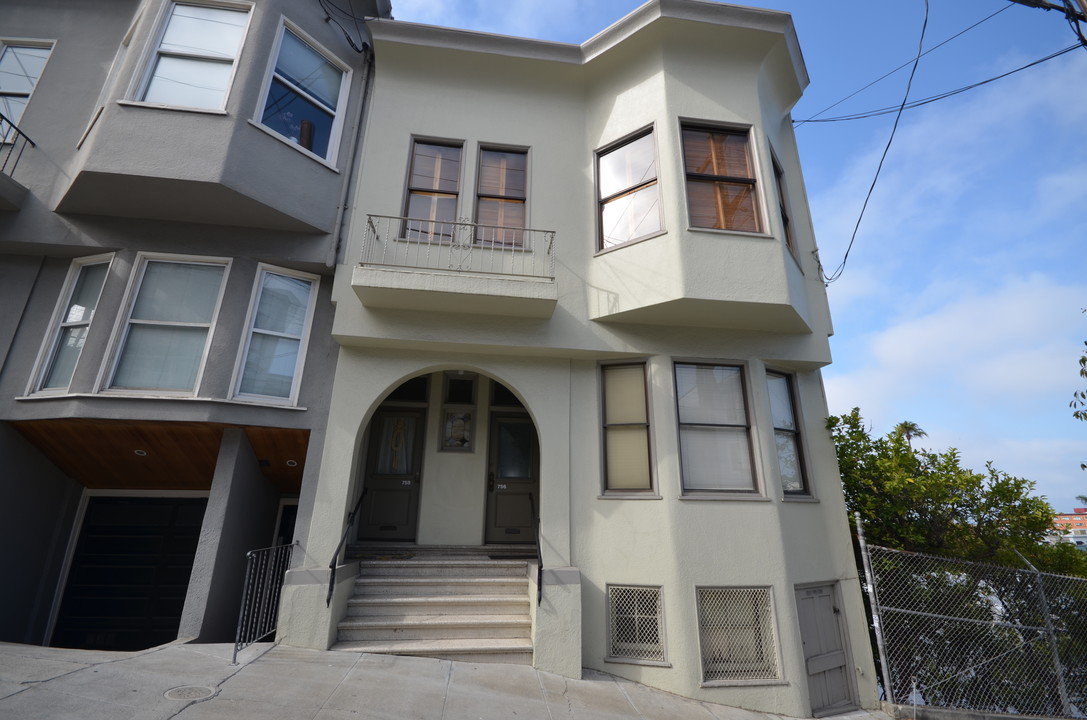 756-758 Chestnut St in San Francisco, CA - Building Photo