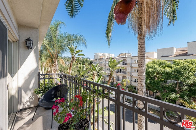 property at 141 S Clark Dr