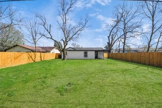 918 Loper St in Houston, TX - Building Photo - Building Photo
